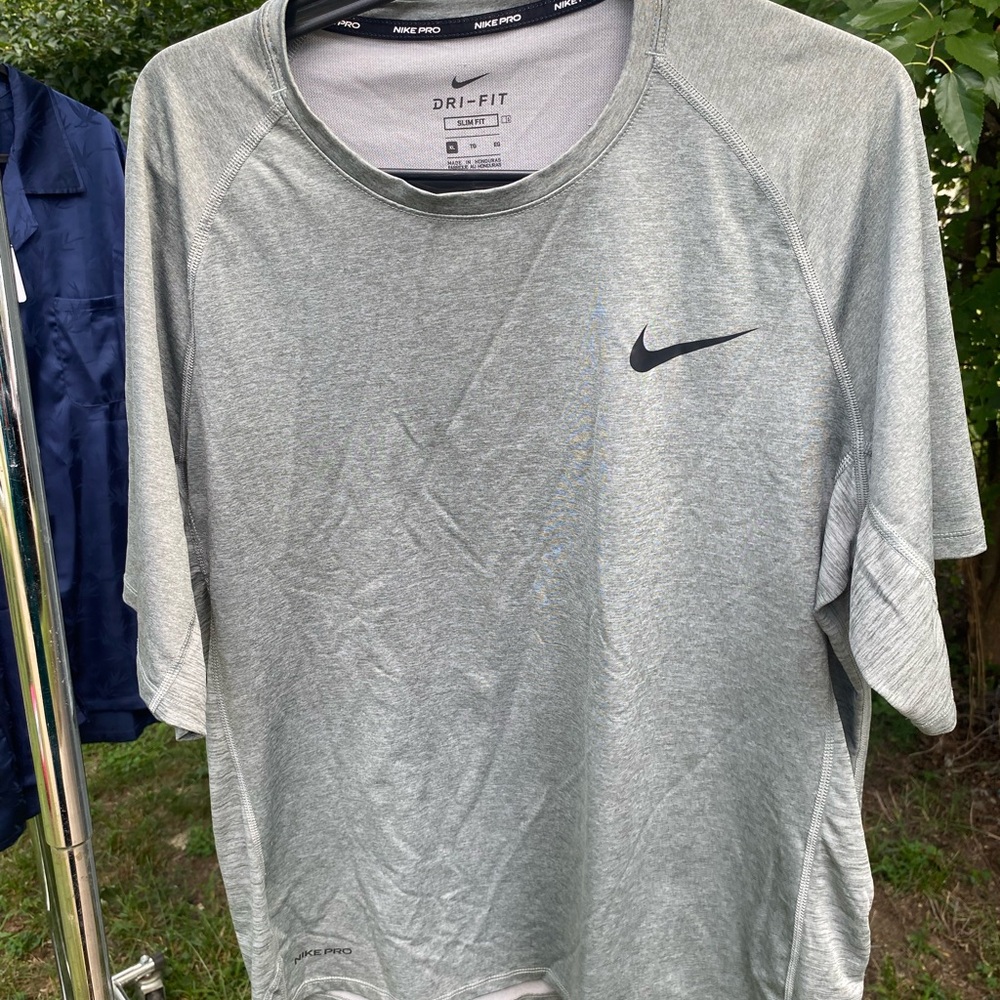 Nike Men's Light Gray Dri-FIT Tee